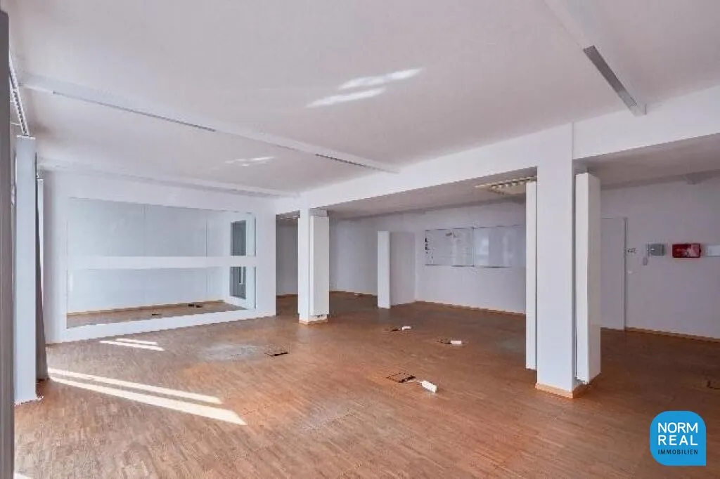 Moderner Büro oder Praxisraum mit Balkon am Paulusplatz – pohled 2