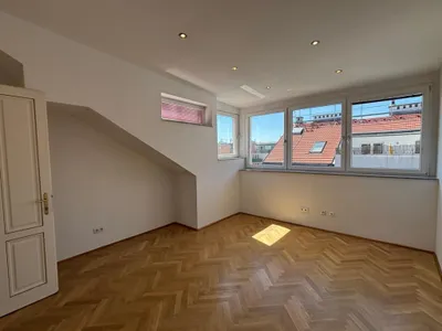 Lichtdurchflutetes 5-Zimmer Dachgeschoss-Juwel mit ca. 160 m² – Bild 3