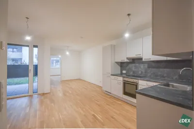 Schöne 3-Zimmer-Wohnung mit Loggia nahe U1 – Bild 2