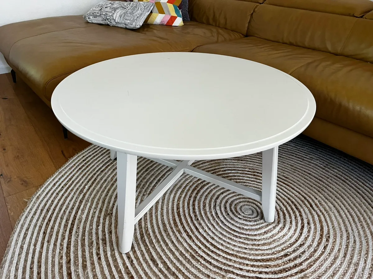 KRAGSTA Couchtisch, Wohnzimmertisch, weiß, 90 cm IKEA, € 20,- (4511 Allhaming)