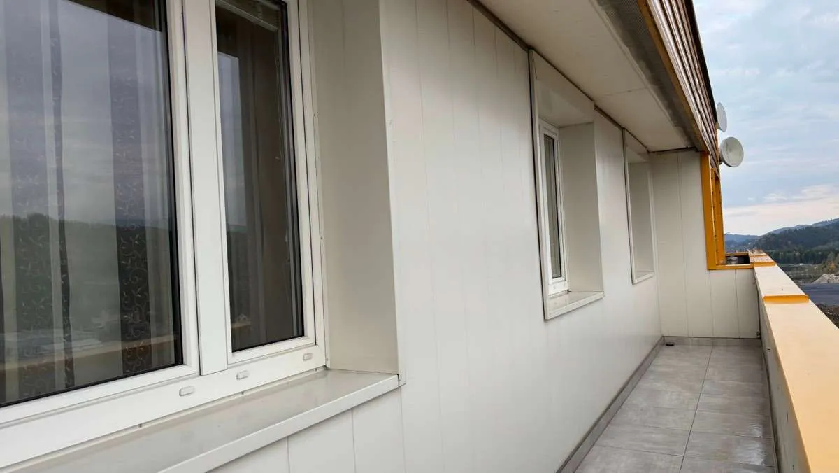 große Dachgeschosswohnung mit Balkon - Ansicht 3