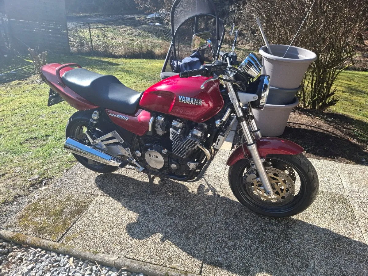 Yamaha XJR
