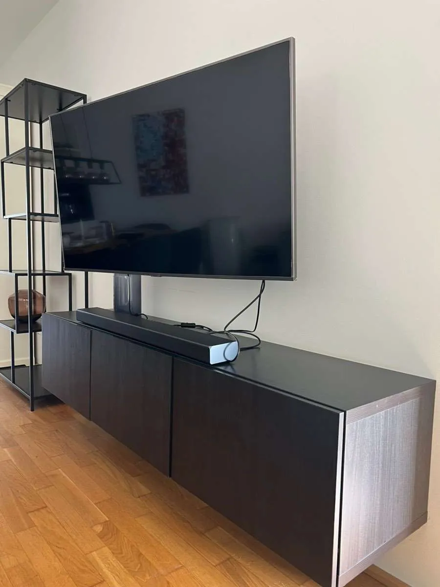 IKEA BESTÅ TV-Board - Schwarzbraun, wie neu inkl Wandschiene, € 95,- (4521 Droißendorf)