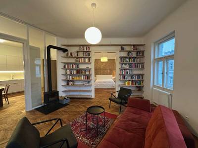 Sommerwohnung (August): Wunderschön renovierte große Stilaltbau-Wohnung - zentrumsnahe und direkt neben barockem Park