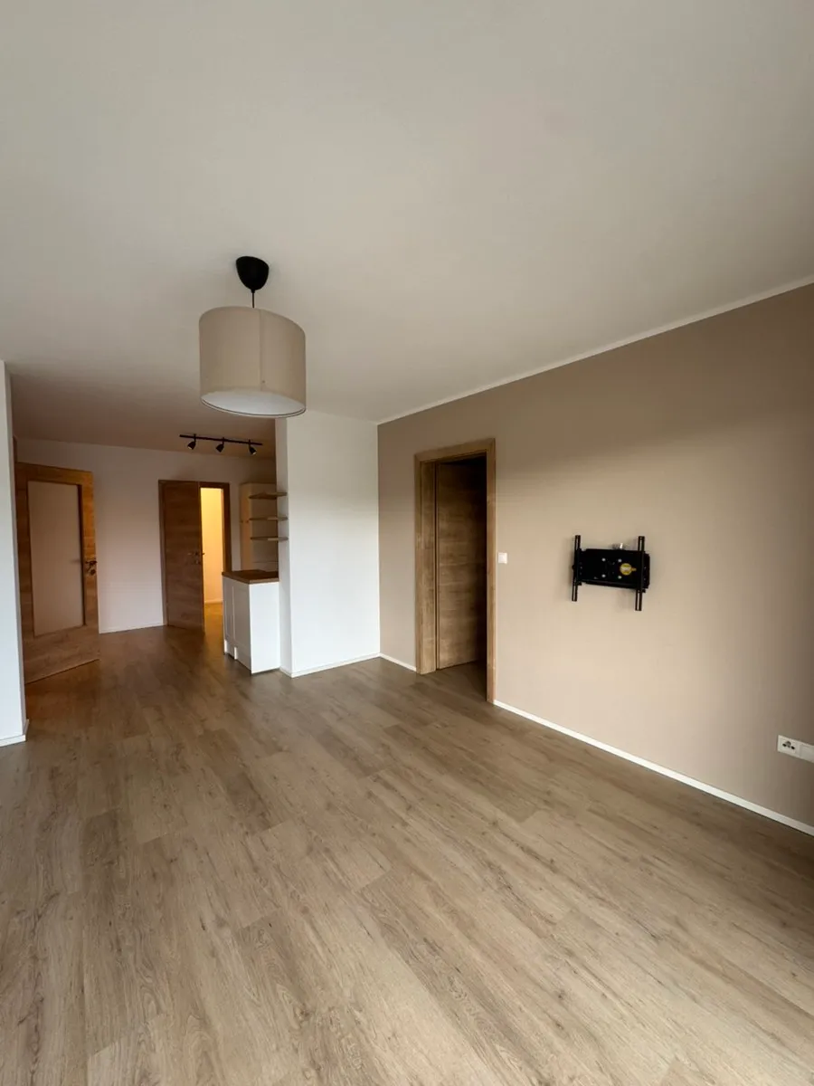 Neuwertige 3-Zimmer Wohnung mit Balkon & Garage – pohled 2