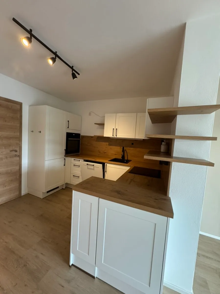 Neuwertige 3-Zimmer Wohnung mit Balkon & Garage – pohled 3