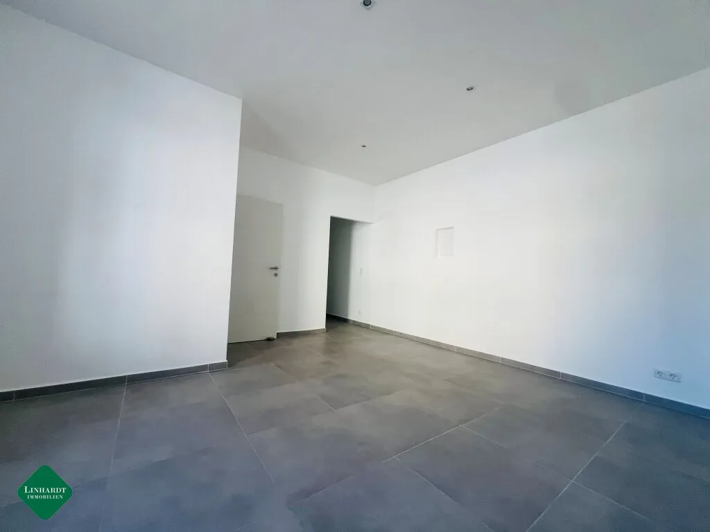 Neu sanierte 2-Zimmer-Räumlichkeit mit separatem Straßeneingang - Ansicht 2