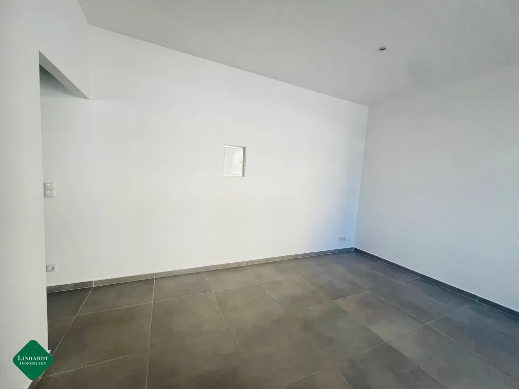 Neu sanierte 2-Zimmer-Räumlichkeit mit separatem Straßeneingang - Ansicht 3