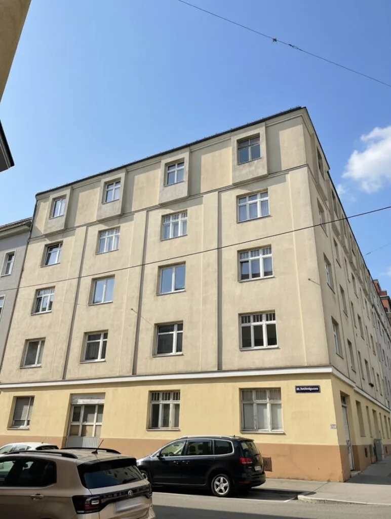 Eckzinshaus mit Rohdachboden - Vista 3