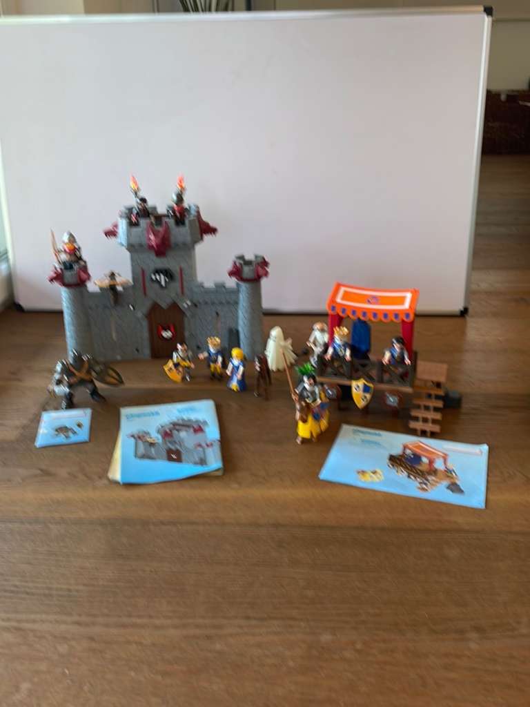 Playmobil Ritterburg mit Leucht-Drache deals