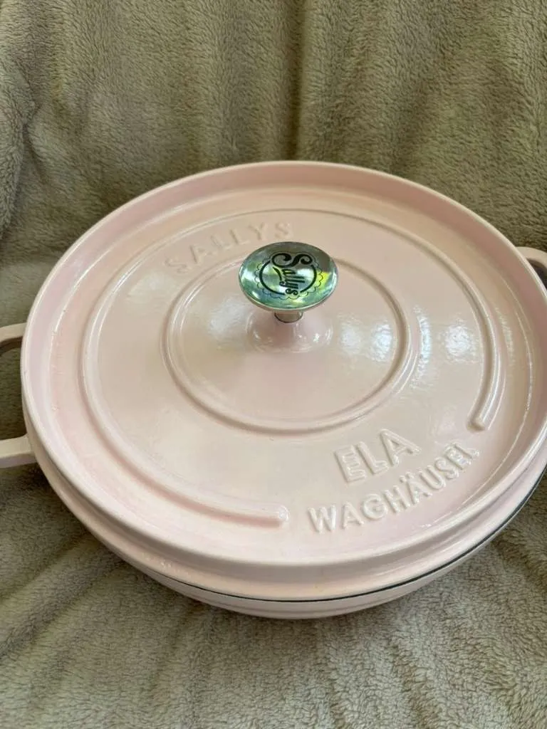 Sallys ELA Waghäusel Gusseisen-Topf - Rosa, mit Deckel, € 65,- (6330 Kufstein)