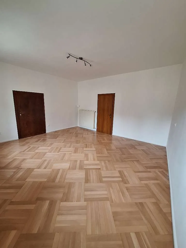 Wohnung 55 m² / 2 Zimmer frei: Erstbezug nach Generalsanierung - Ansicht 2