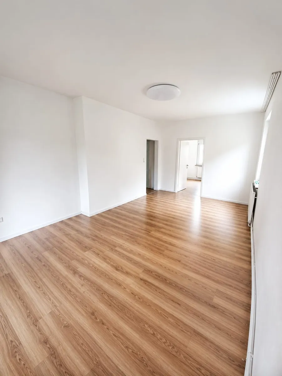 Provisionsfrei: Helle 3-Zimmer-Wohnung mit großem Balkon & neuem Bad in Bestlage Feldbach - Ansicht 2