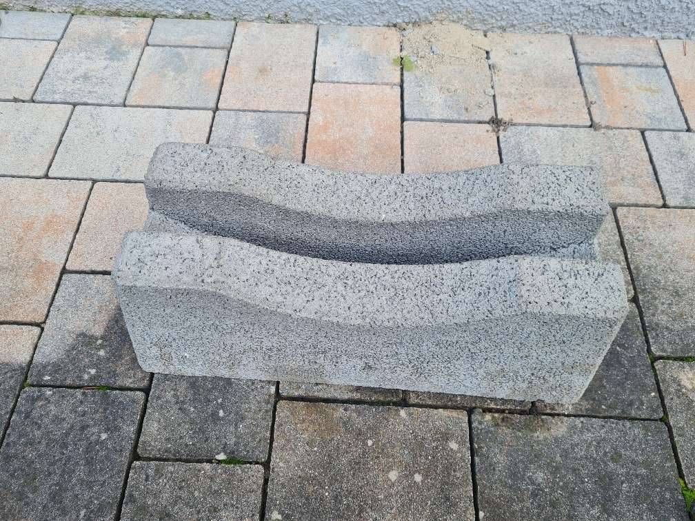 2 Fahrradstnder aus Beton,  5,- (9800 Spittal an der Drau) - willhaben