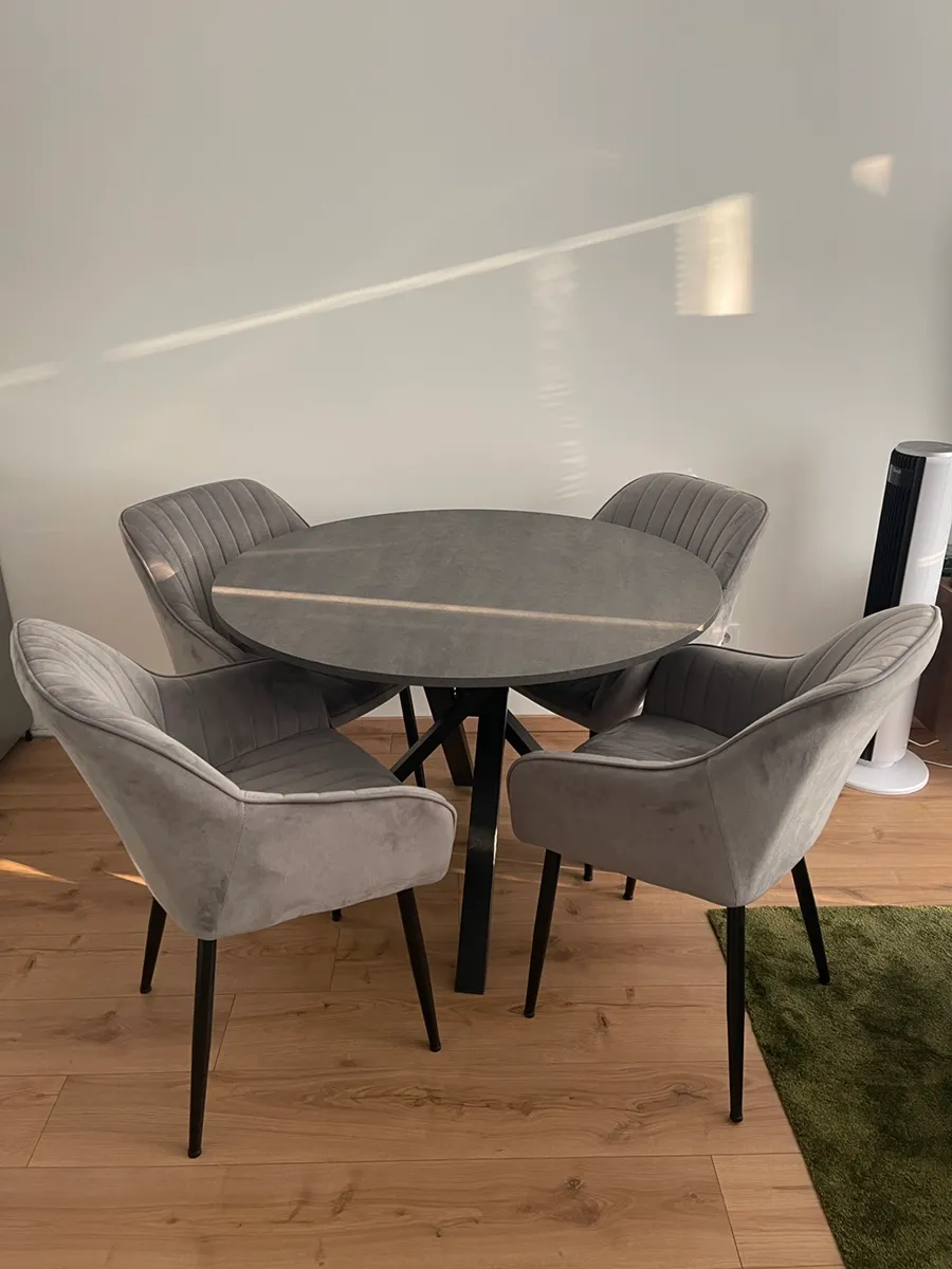 IKEA MARIEDAMM Esstisch (nur Tisch - Sessel schon verkauft!), € 70,- (1200 Wien)