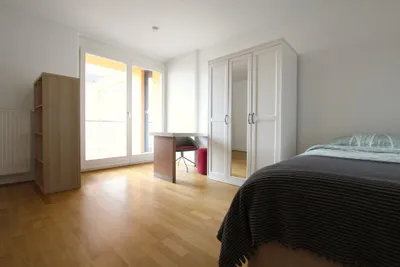 Kurzzeitvermietung! Charmante 1-Zimmer-Wohnung mit Loggia! – Bild 2