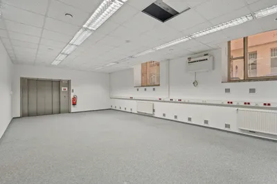 Gewerbeimmobilie mieten in Wien – 980 m², € 12 – Bild 2 von 12