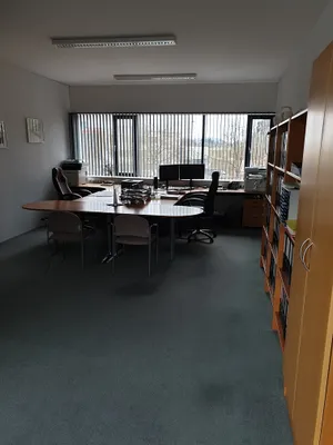 2-Zimmer-Gewerbeimmobilie mieten in Vöcklabruck – 103 m², € 15 – Bild 2 von 3
