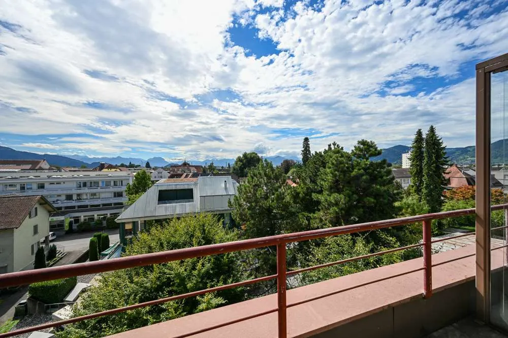 Großzügige Dachgeschosswohnung mit zwei Terrassen – pohled 3