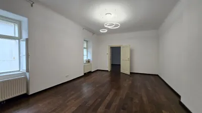 Traumhafte 2-Zimmer-Altbauwohnung in Bestlage - Absolte Ruhelage (Innenhof) – Bild 2