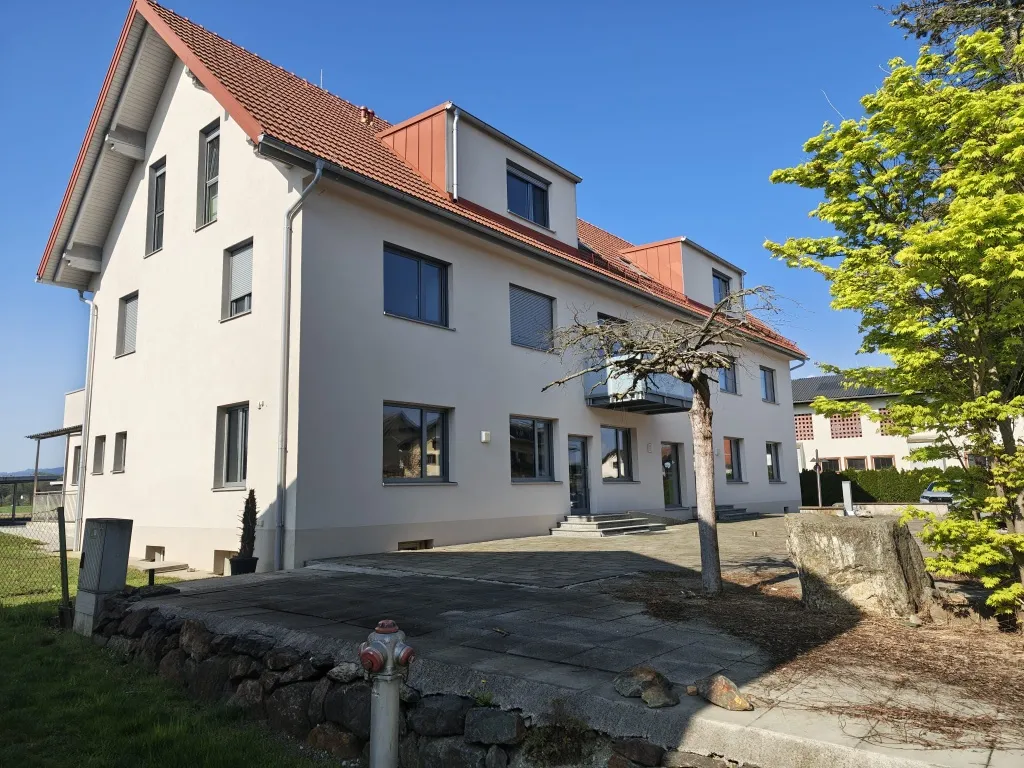 Neuwertiges generalsaniertes Zinshaus mit 9 Wohnungen, Arztpraxis und Gastrobetrieb - Ansicht 3