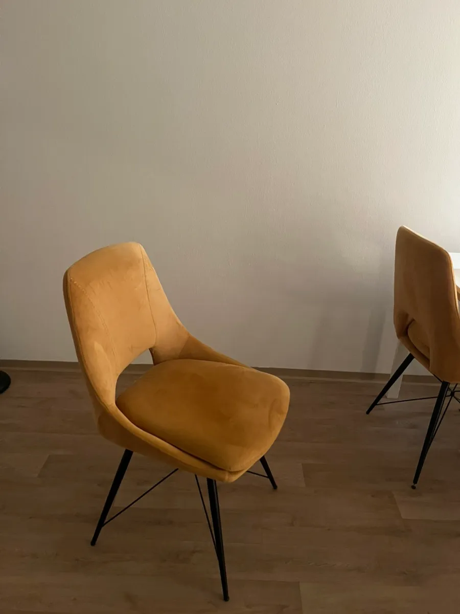 2 Stühle zu verschenken - sehr guter Zustand, € 0,- (9020 Klagenfurt)