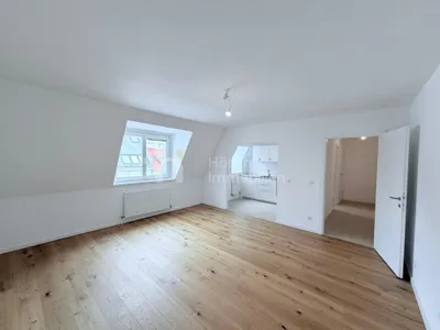 Helle Dachgeschosswohnung mit Charme und Ruhelage – Bild 2