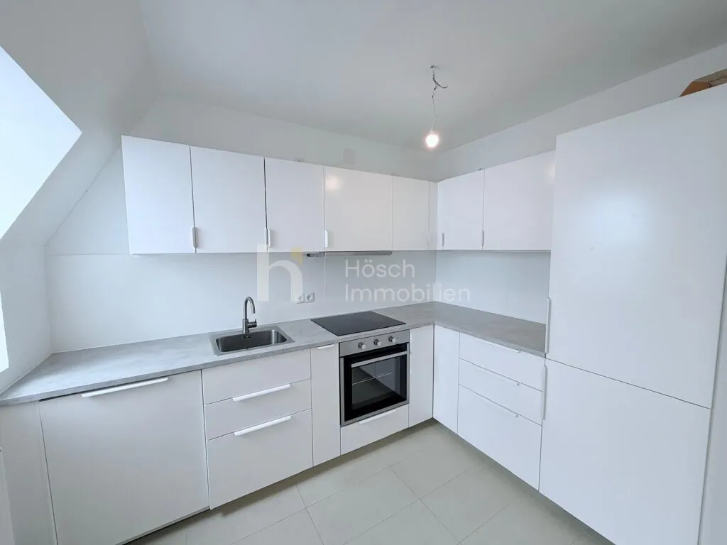 Helle Dachgeschosswohnung mit Charme und Ruhelage - Widok 3