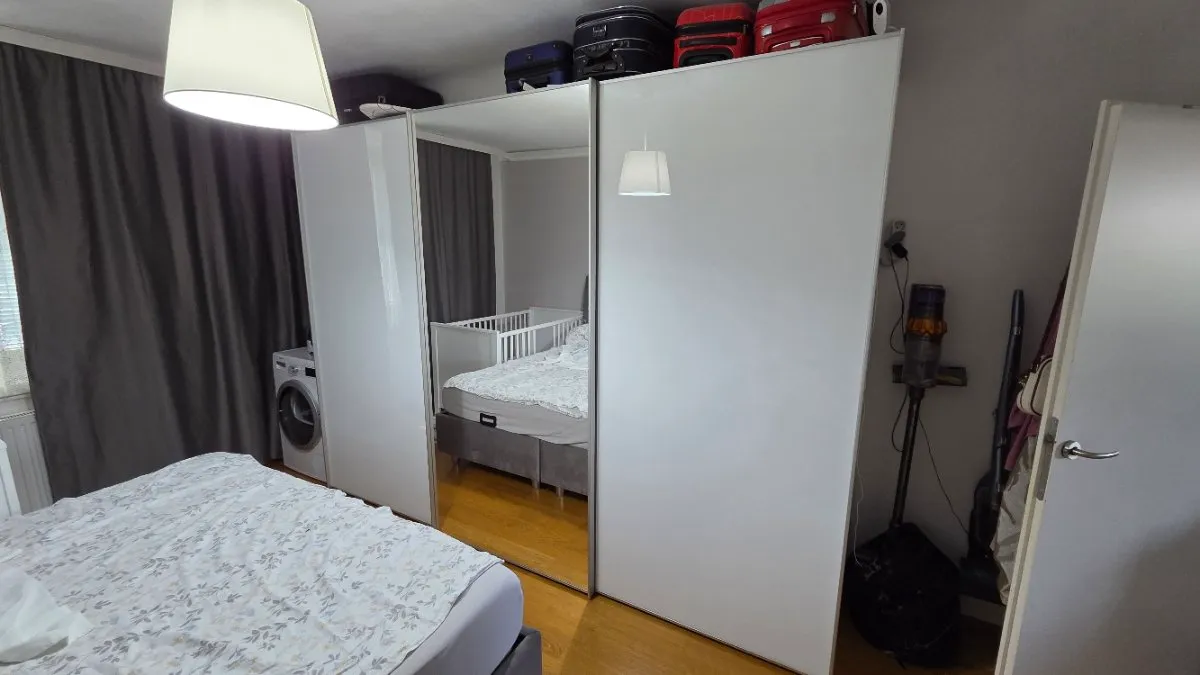 Kleiderschrank mit Schiebetüren von XXL Lutz, € 400,- (1110 Wien)