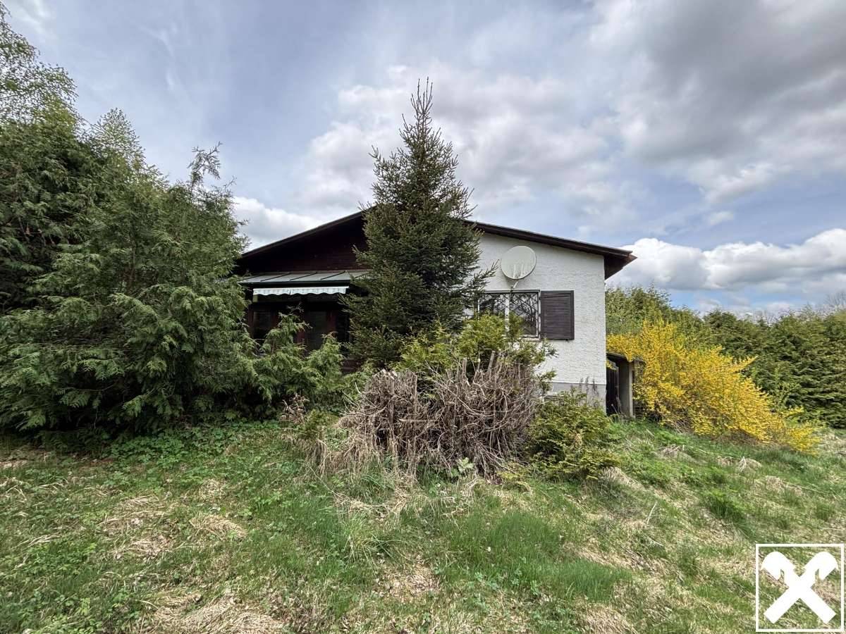 Grundstück mit Altbestand, ohne Bauverfplichtung - Widok 2