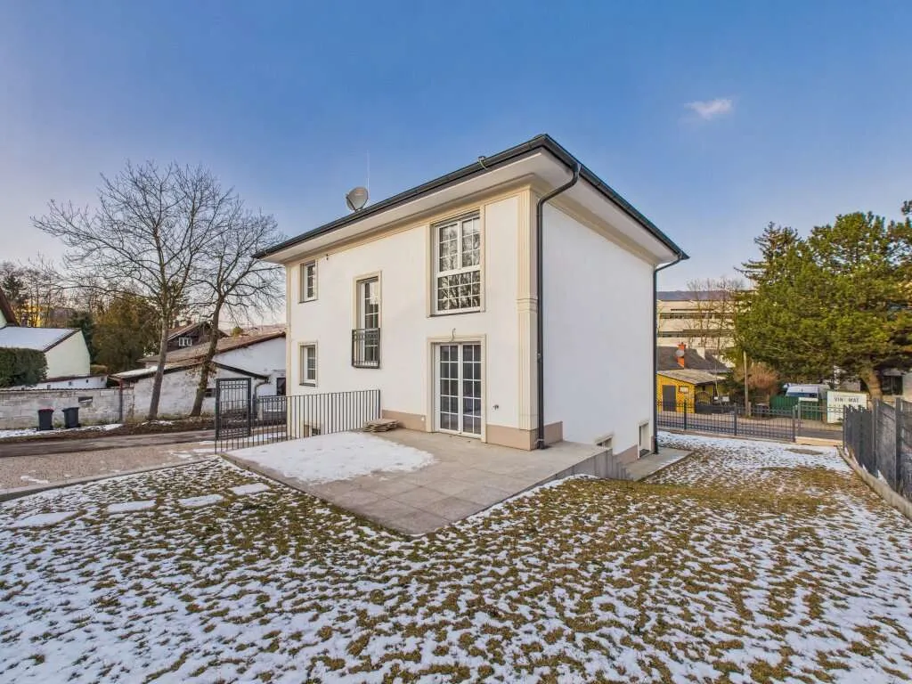 Haus kaufen in Kierling: Klassische Eleganz, 4 Zimmer & hochwertige Markenausstattung - Ansicht 2
