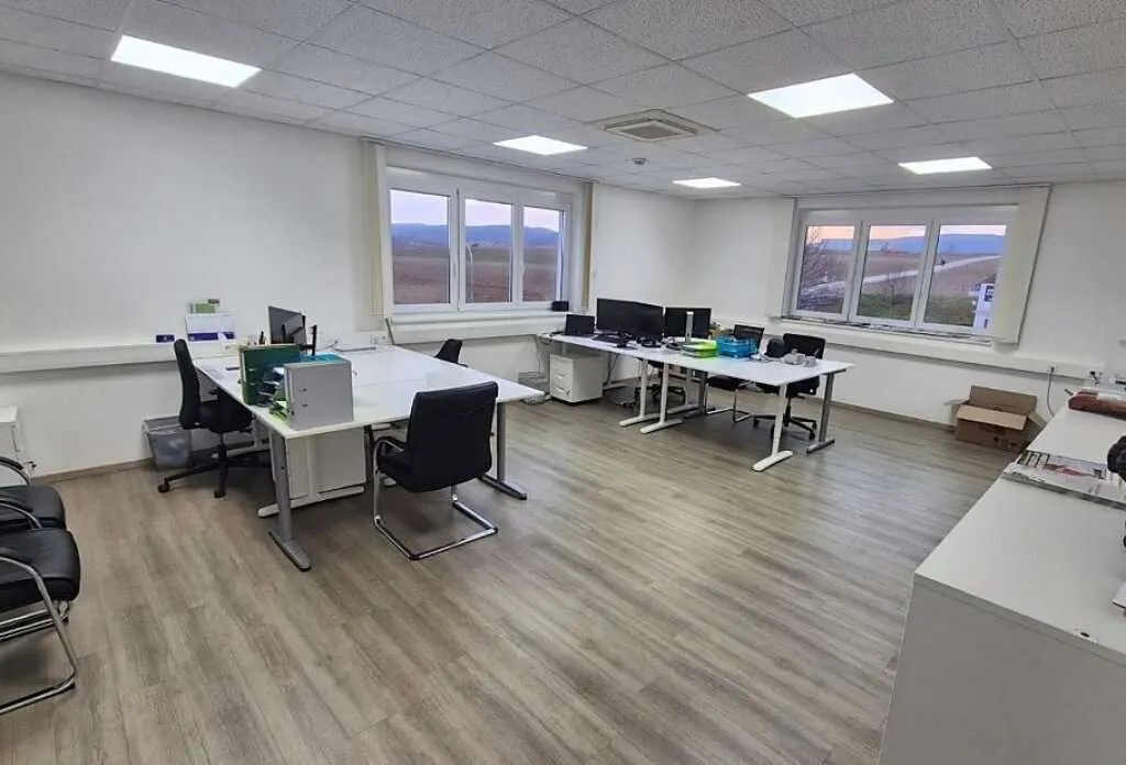 TOP-Betriebsobjekt ca. 6.200 m² - Büro, Hallen und Freifläche zu kaufen - Ansicht 3