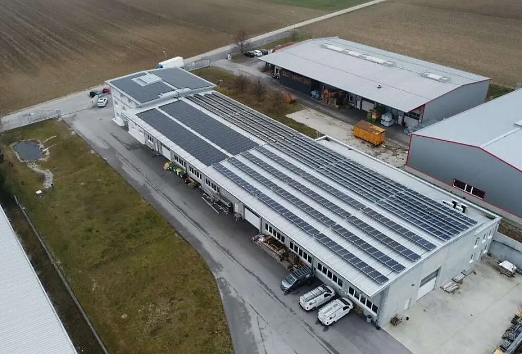 TOP-Betriebsobjekt ca. 6.200 m² - Büro, Hallen und Freifläche zu kaufen - Ansicht 2