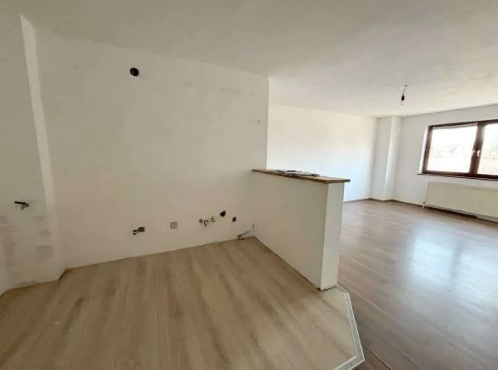 Drei Zimmer Wohnung mit Balkon und Stellplatz! - Ansicht 2
