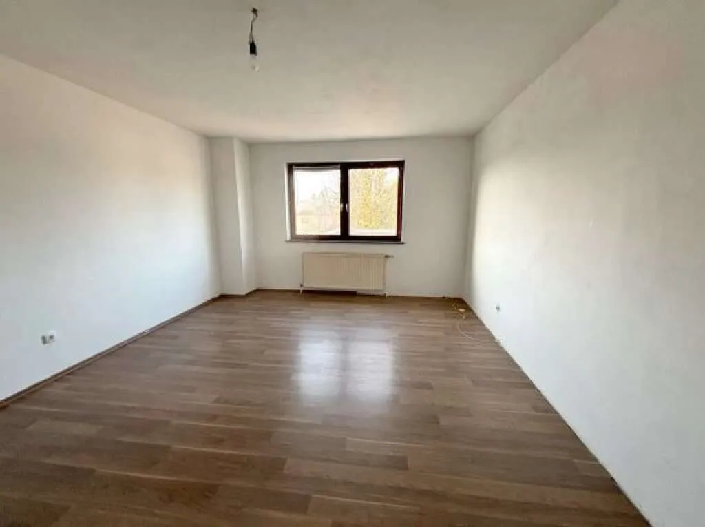 Drei Zimmer Wohnung mit Balkon und Stellplatz! - Ansicht 3