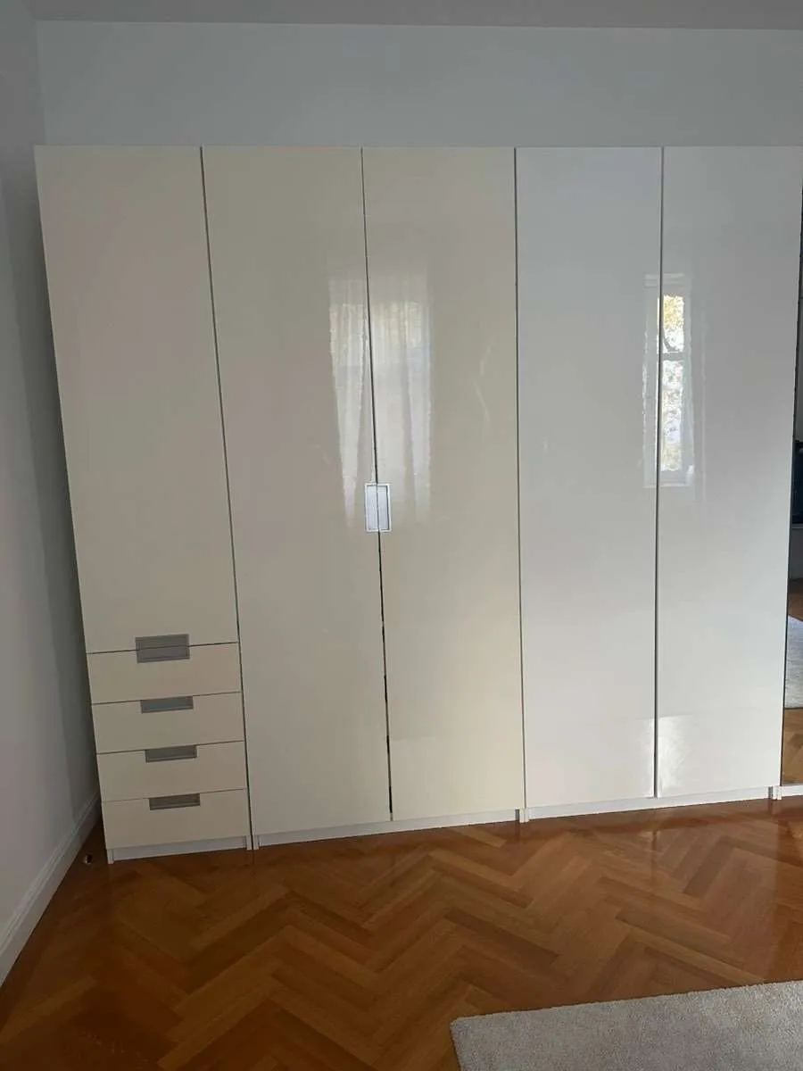 IKEA PAX Kleiderschrank - 3,5 m breit, Hochglanz Weiß & Spiegel - sehr gepflegt, € 300,- (1190 Wien)