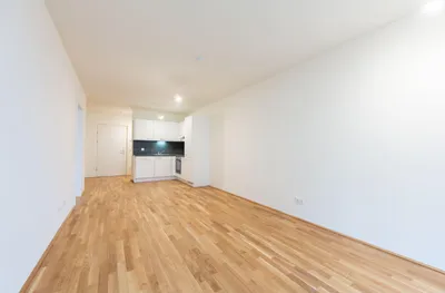 Ab 1.10. - Helle, moderne 2-Zimmerwohnung mit südseitigem ca. 11,5m² Balkon am Genochplatz – Bild 2