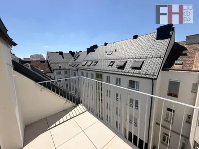 Erstbezug Dachgeschoßwohnung im renovierten Gründerzeithaus mit Terrasse – Bild 2