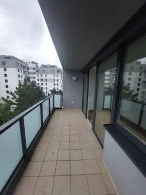 Helle 4-Zimmer-Wohnung mit Loggia!