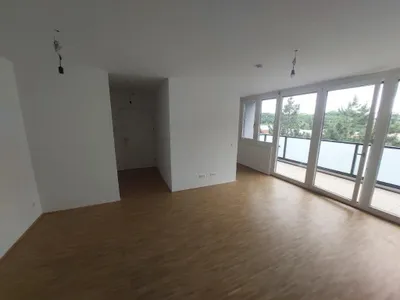 Helle 4-Zimmer-Wohnung mit Loggia! – Bild 3