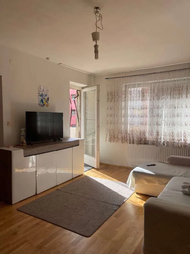 Ruhige Loggia Wohnung | Parkplatz | Kellerabteil - Ansicht 2