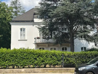 !! 1130 Wien, Speising !! Exklusive 150m2 Altbauwohnung in prachtvoller Villa mit großem Eigengarten und Pool zu vermieten! – Bild 2