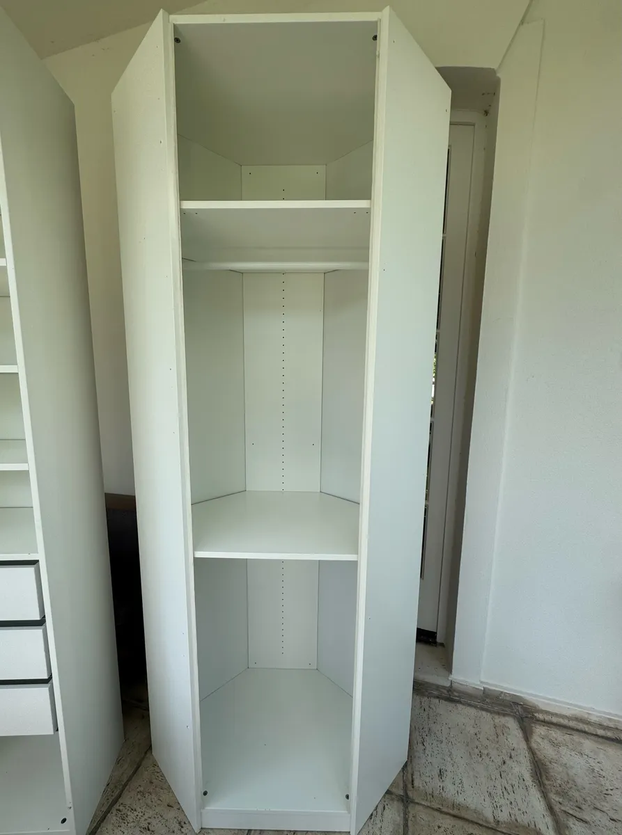 IKEA PAX Eckschrank 236cm weiß, € 140,- (1160 Wien)