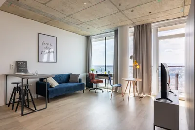 Möbliertes Premium Large Upper Floor Apartment - YOUNIQ Vienna TrIIIple