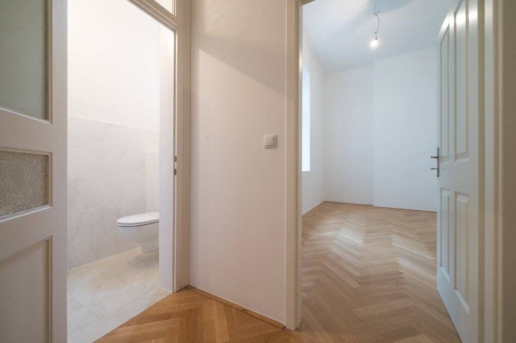 ++NEU++Kernsanierter Altbau ERSTBEZUG, 3 getrennte Zimmer+Küche in Citylage!! - Ansicht 2