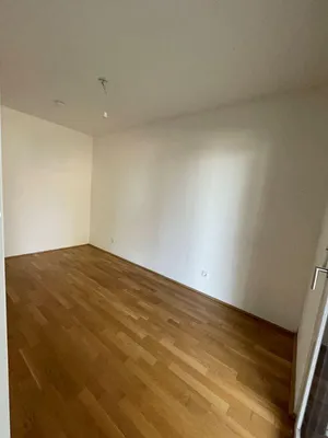 Ab sofort - Nähe Siemens: 1-1/2-Zimmer-Erdgeschoß-Singlewohnung mit straßenseitiger Terrasse - inkl. Küchenzeile – Bild 3