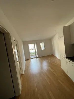 Ab sofort - Nähe Siemens: 1-1/2-Zimmer-Erdgeschoß-Singlewohnung mit straßenseitiger Terrasse - inkl. Küchenzeile – Bild 2