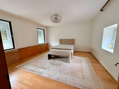 4-Zimmer-Haus mieten in Baden – 100 m², € 1.350 – Bild 1 von 12