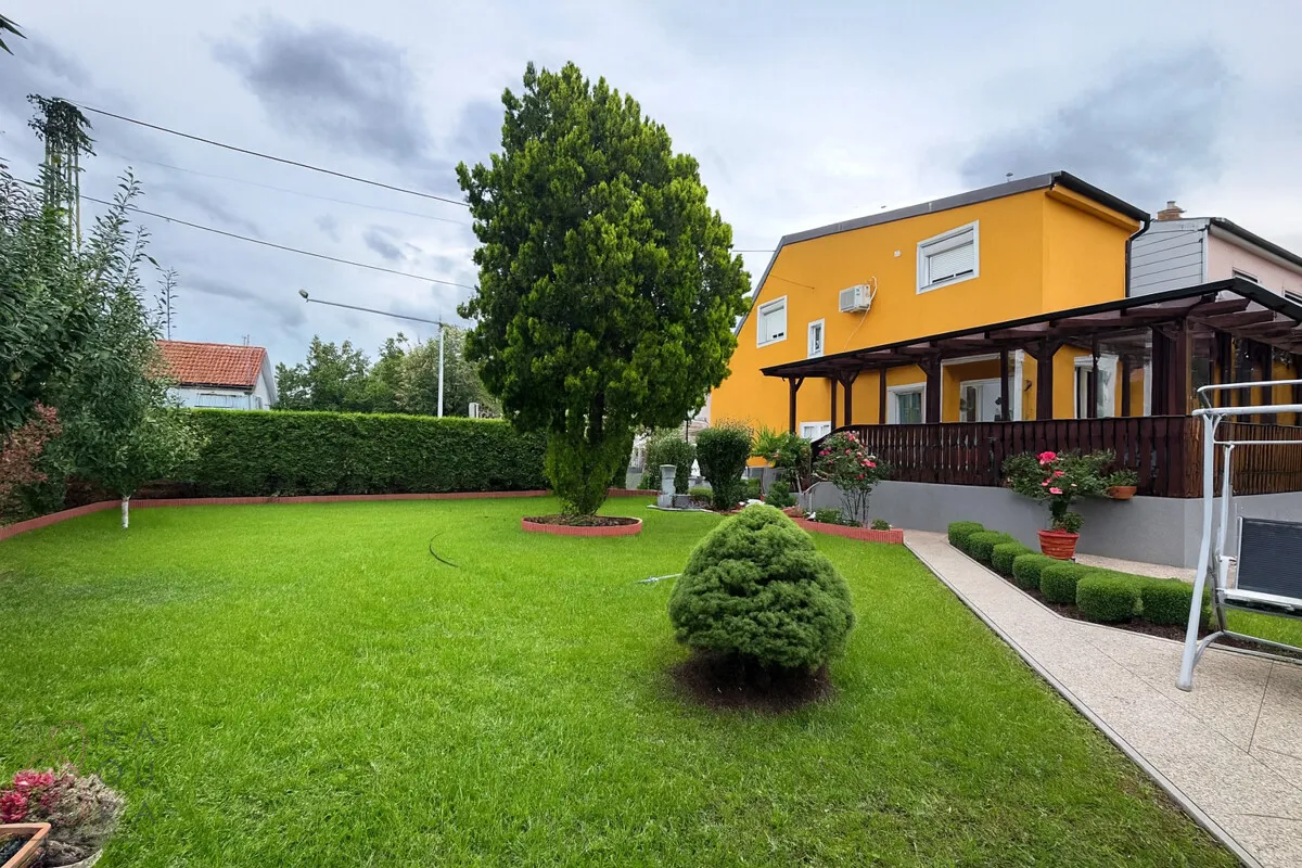 Charmantes Einfamilienhaus mit Einliegerwohnung, Garten und Garage - vielseitig nutzbar – pohled 2