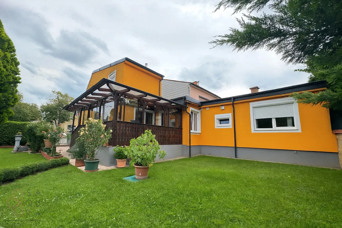 Charmantes Einfamilienhaus mit Einliegerwohnung, Garten und Garage - vielseitig nutzbar – pohled 3